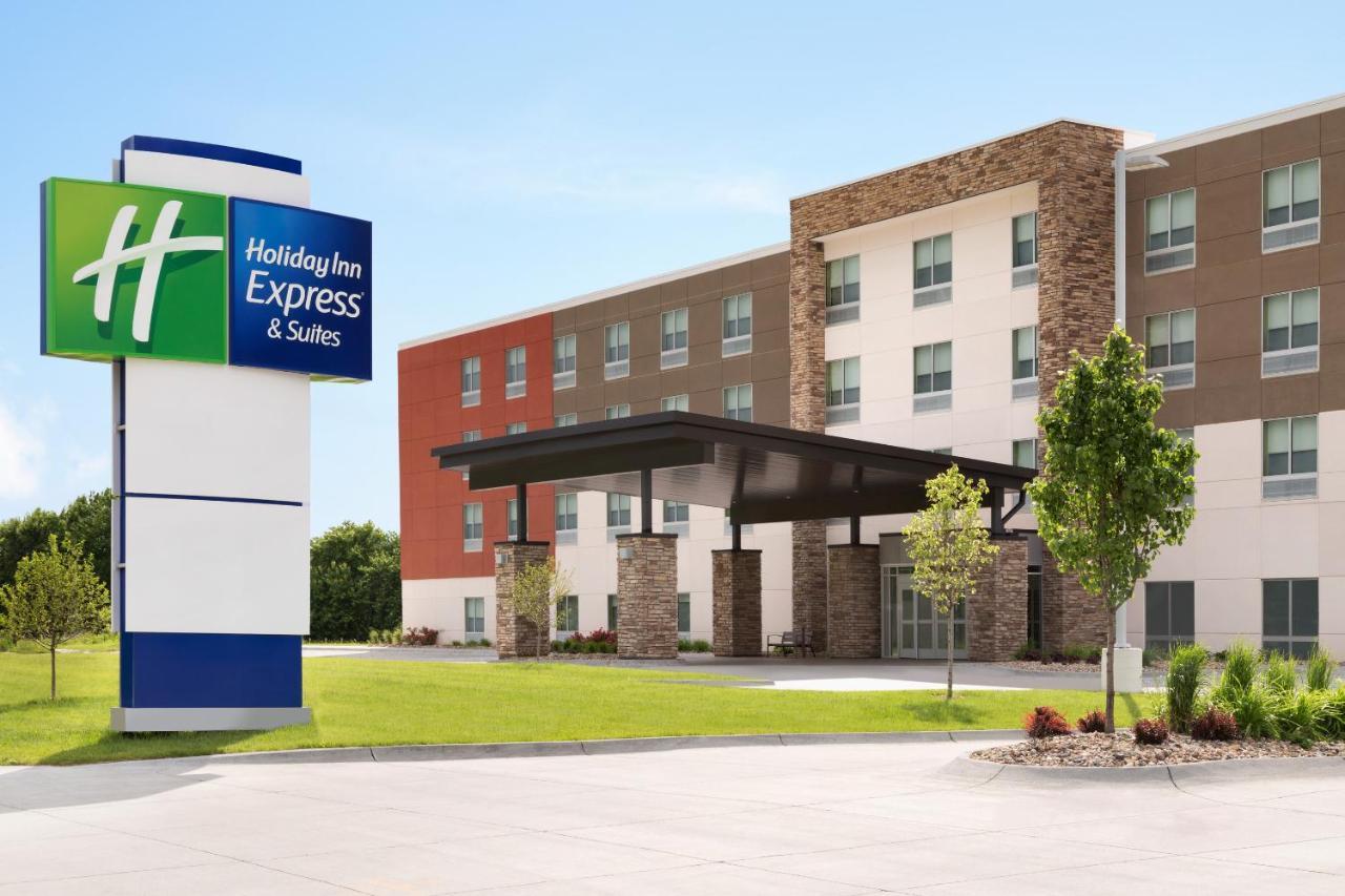 Holiday Inn Express & Suites - Milwaukee West Allis By Ihg Exterior photo