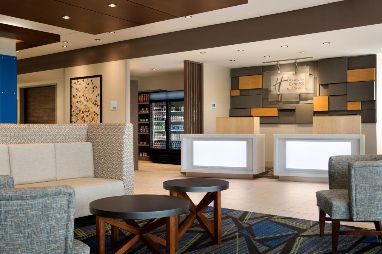 Holiday Inn Express & Suites - Milwaukee West Allis By Ihg Exterior photo