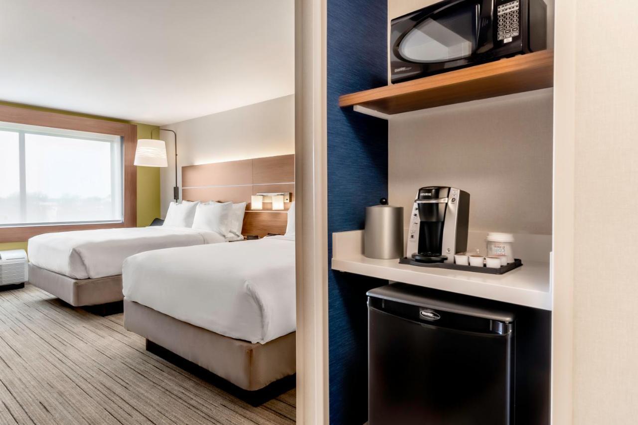 Holiday Inn Express & Suites - Milwaukee West Allis By Ihg Exterior photo