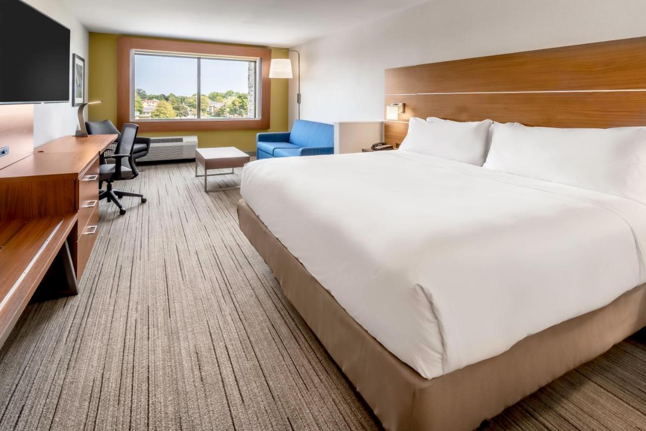 Holiday Inn Express & Suites - Milwaukee West Allis By Ihg Exterior photo