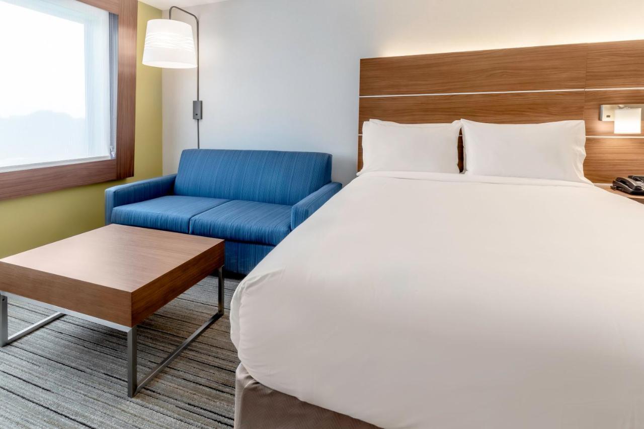 Holiday Inn Express & Suites - Milwaukee West Allis By Ihg Exterior photo