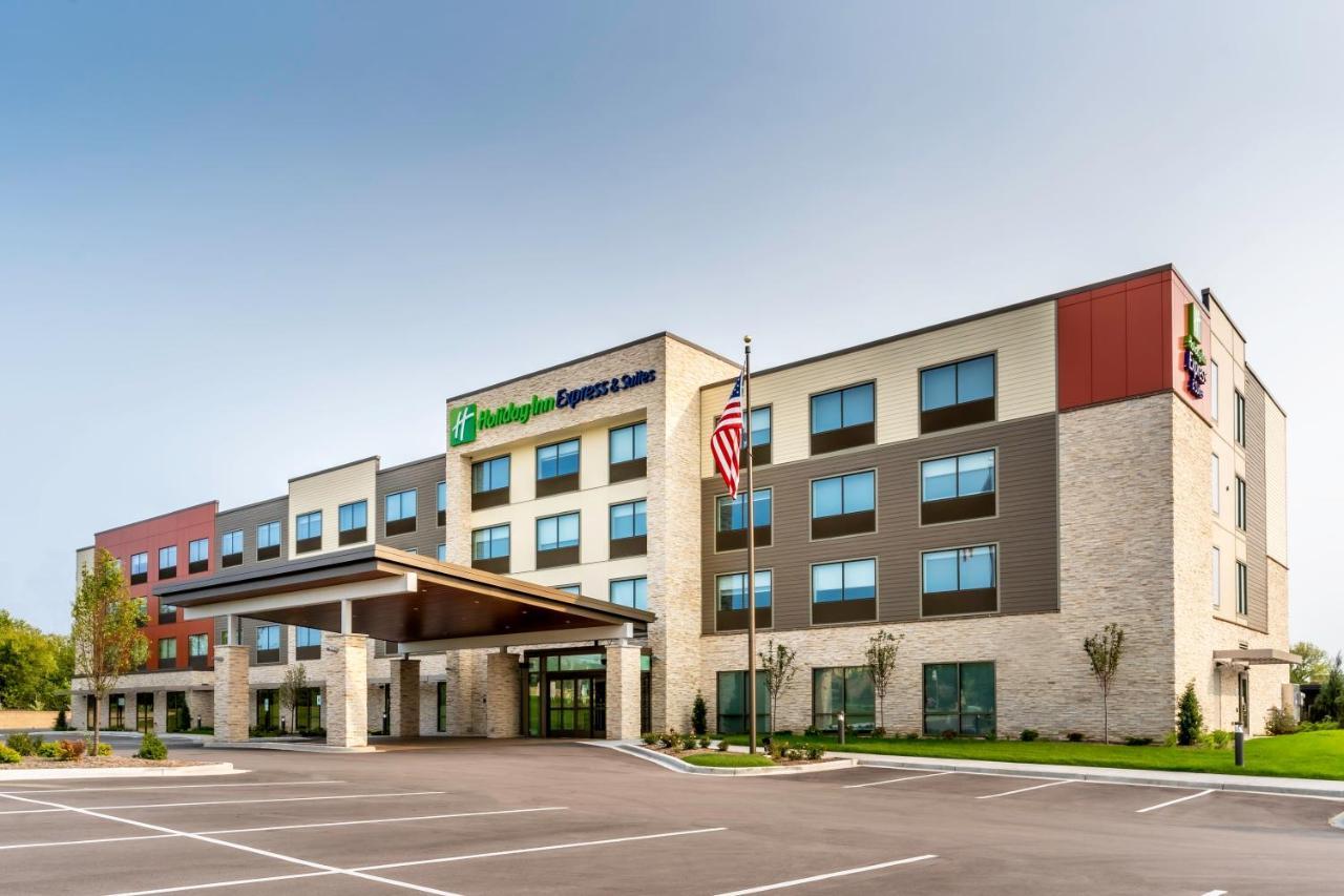 Holiday Inn Express & Suites - Milwaukee West Allis By Ihg Exterior photo