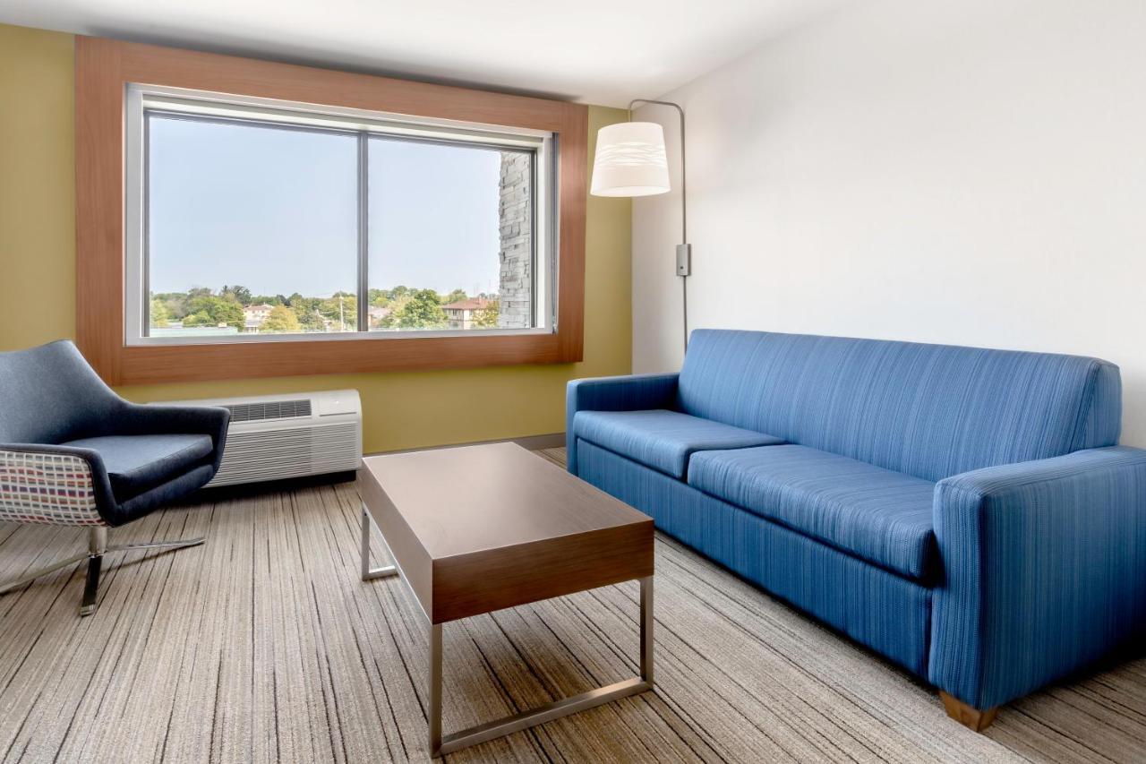 Holiday Inn Express & Suites - Milwaukee West Allis By Ihg Exterior photo