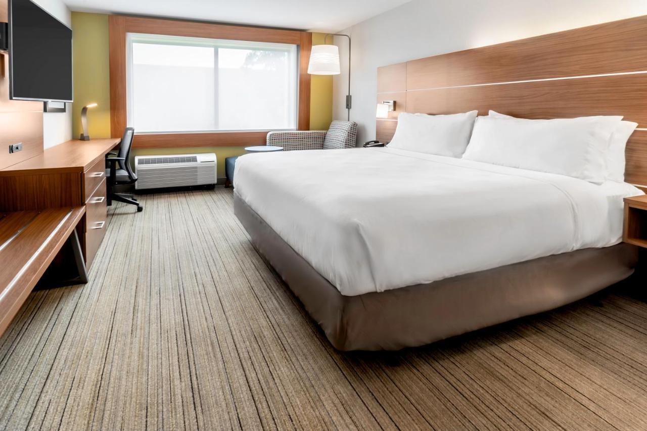 Holiday Inn Express & Suites - Milwaukee West Allis By Ihg Exterior photo